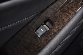2013款起亚凯尊2.4L商务天窗版