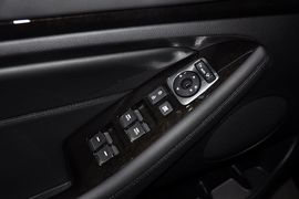 2013款起亚凯尊2.4L商务天窗版