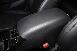 2013款起亚凯尊2.4L商务天窗版