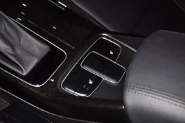 2013款起亚凯尊2.4L商务天窗版