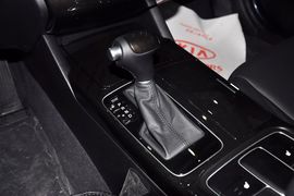 2013款起亚凯尊2.4L商务天窗版