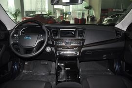 2013款起亚凯尊2.4L商务天窗版