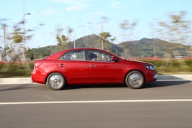 2014款东风悦达起亚新福瑞迪1.6L自动宁波试驾实拍