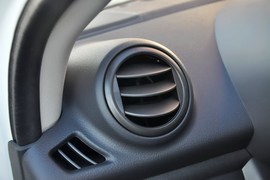 2013款铃木奥拓1.0L手动实用型