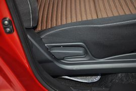 2013款铃木天语SX4酷锐1.6L自动灵动型