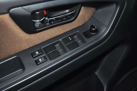 2013款铃木天语SX4酷锐1.6L自动灵动型