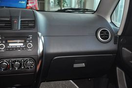 2013款铃木天语SX4酷锐1.6L自动灵动型