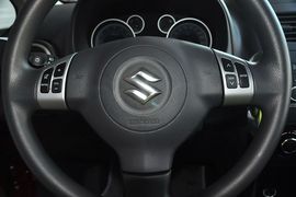 2013款铃木天语SX4酷锐1.6L自动灵动型