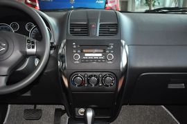 2013款铃木天语SX4酷锐1.6L自动灵动型