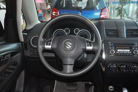 2013款铃木天语SX4酷锐1.6L自动灵动型