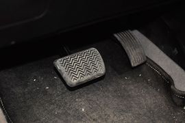 2014款比亚迪秦1.5T旗舰型