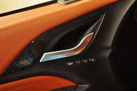 2014款比亚迪秦1.5T旗舰型