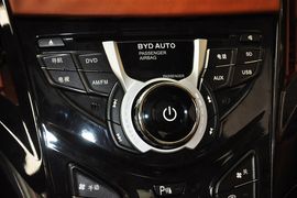 2014款比亚迪秦1.5T旗舰型