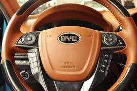 2014款比亚迪秦1.5T旗舰型