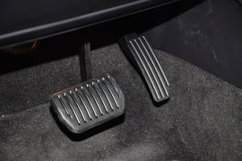 2013款路虎揽胜极光2.0T