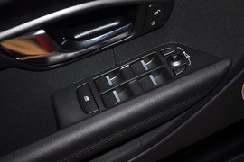 2013款路虎揽胜极光2.0T