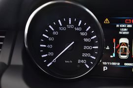 2013款路虎揽胜极光2.0T