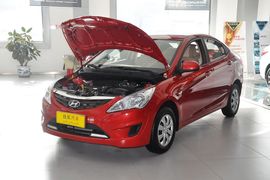 2010款现代瑞纳三厢1.4GL手动标准型