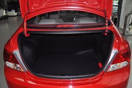 2010款现代瑞纳三厢1.4GL手动标准型