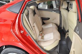 2010款现代瑞纳三厢1.4GL手动标准型