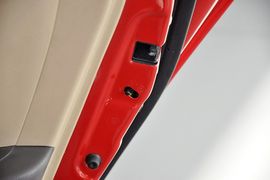 2010款现代瑞纳三厢1.4GL手动标准型