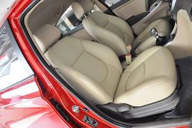 2010款现代瑞纳三厢1.4GL手动标准型