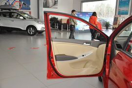 2010款现代瑞纳三厢1.4GL手动标准型