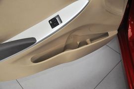 2010款现代瑞纳三厢1.4GL手动标准型