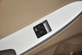 2010款现代瑞纳三厢1.4GL手动标准型