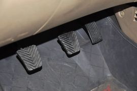 2010款现代瑞纳三厢1.4GL手动标准型