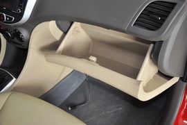 2010款现代瑞纳三厢1.4GL手动标准型