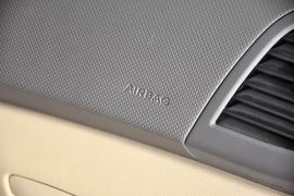 2010款现代瑞纳三厢1.4GL手动标准型