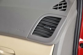 2010款现代瑞纳三厢1.4GL手动标准型