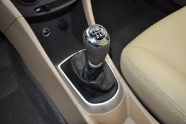 2010款现代瑞纳三厢1.4GL手动标准型