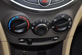 2010款现代瑞纳三厢1.4GL手动标准型