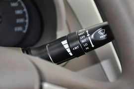 2010款现代瑞纳三厢1.4GL手动标准型