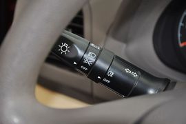 2010款现代瑞纳三厢1.4GL手动标准型