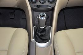 2010款现代瑞纳三厢1.4GL手动标准型