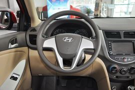 2010款现代瑞纳三厢1.4GL手动标准型