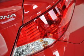 2010款现代瑞纳三厢1.4GL手动标准型