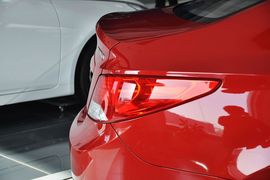 2010款现代瑞纳三厢1.4GL手动标准型