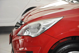 2010款现代瑞纳三厢1.4GL手动标准型