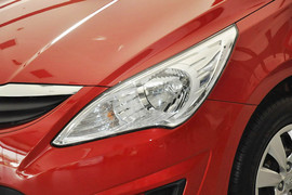 2010款现代瑞纳三厢1.4GL手动标准型