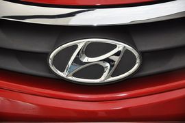 2010款现代瑞纳三厢1.4GL手动标准型