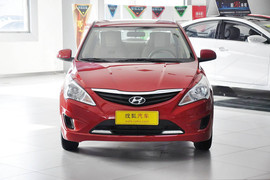 2010款现代瑞纳三厢1.4GL手动标准型