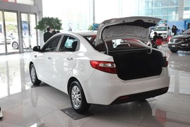 2012款起亚K2三厢