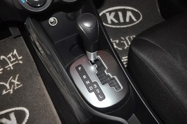2012款起亚K2三厢