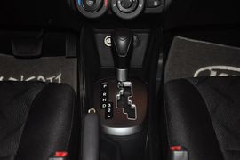 2012款起亚K2三厢