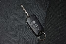 2012款起亚K2三厢1.4L