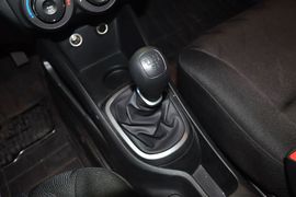 2012款起亚K2三厢1.4L